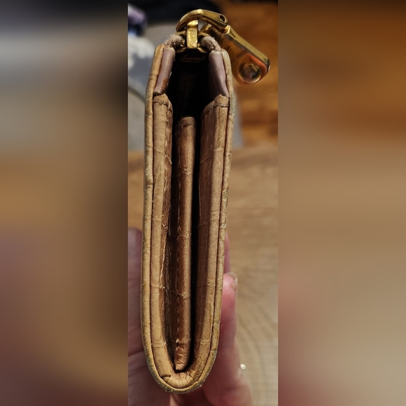 Miu Miu Beige Crocodile-Embossed Wallet - Picture 3 of 8